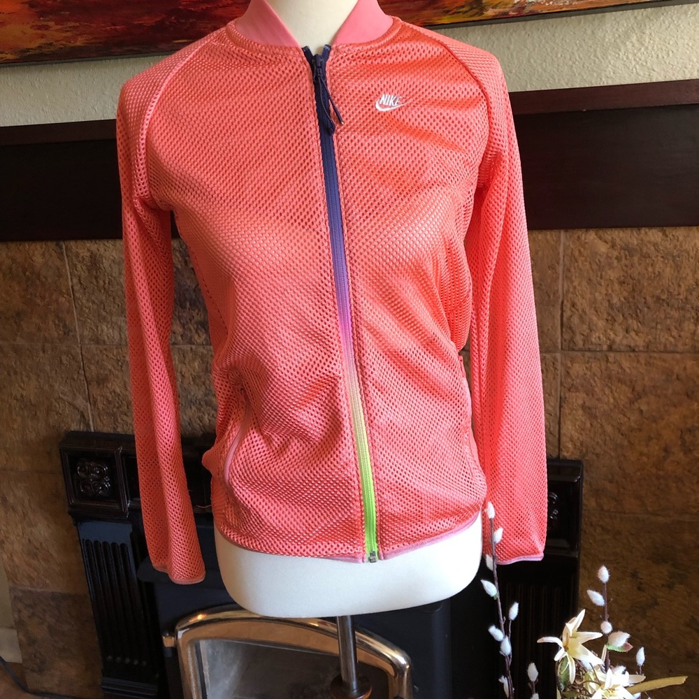 NIKE light weight breezy jacket.